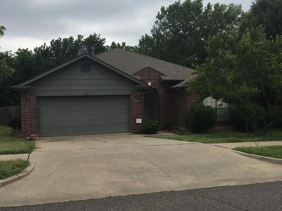 1st image of 200 Mountain Oaks Dr