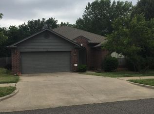 200 Mountain Oaks Dr, Norman, OK 73071