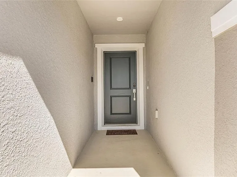 495 Overpool Ave — Photo 2