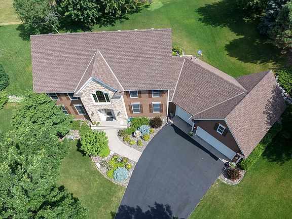 2nd image of 2843 Edgewater Cir