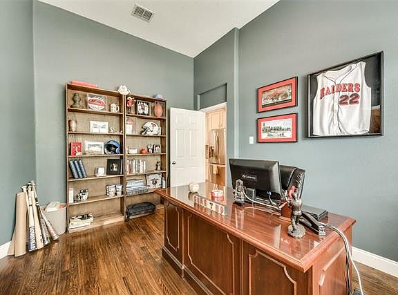 4th image of 4845 Grinstein Dr