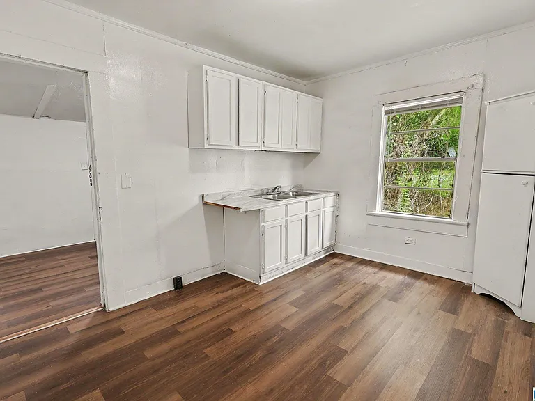 220 Avenue Z — Photo 5