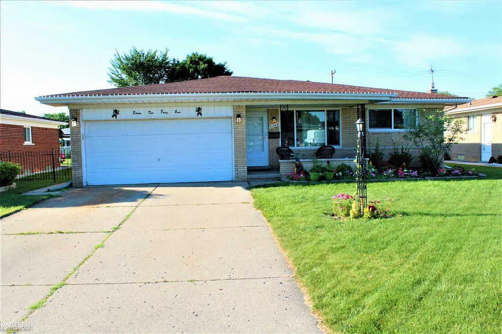 11249 Glenis Dr photo 1