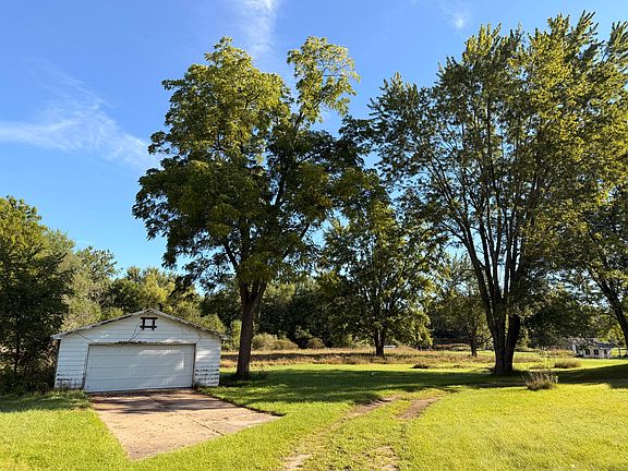 3rd image of 908 Napoleon Rd
