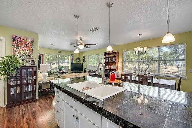 322 Legion Loop — Photo 13