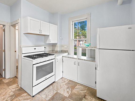 5th image of 226 3rd Ave NE