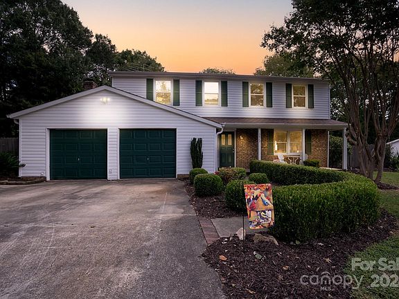2nd image of 5829 Carpenter Dr