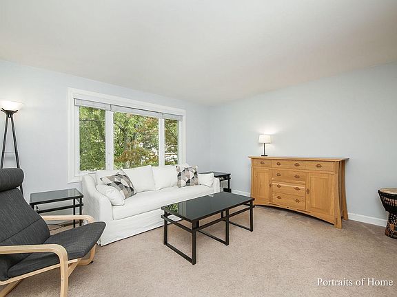 3rd image of 1016 Windsor Dr