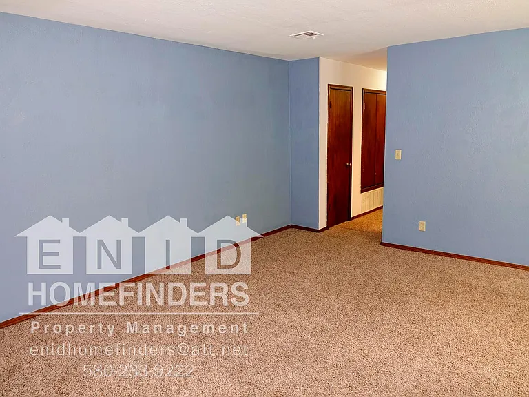 2513 E Cedar Ave — Photo 3