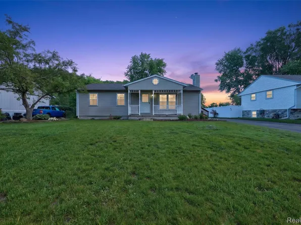 778 Manzano Dr, Wolverine Lake, MI 48390