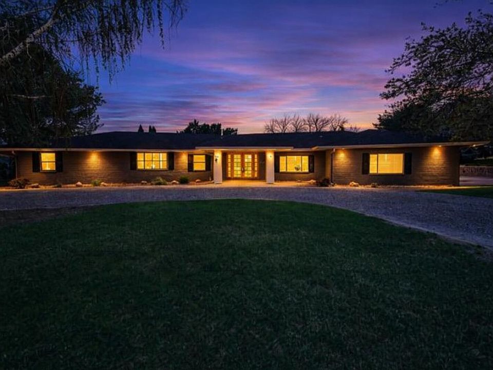 1st image of 745 Golfmore Dr