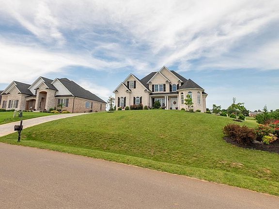 2nd image of 1470 Lake Manor Dr