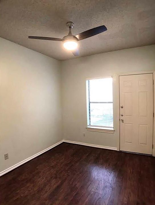 1st image of 915 W 22nd St Unit 102