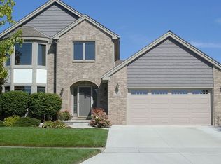33668 Sunrise Dr, Fraser, MI 48026