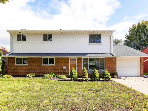 35576 Capri Dr, Clinton Township, MI 48035