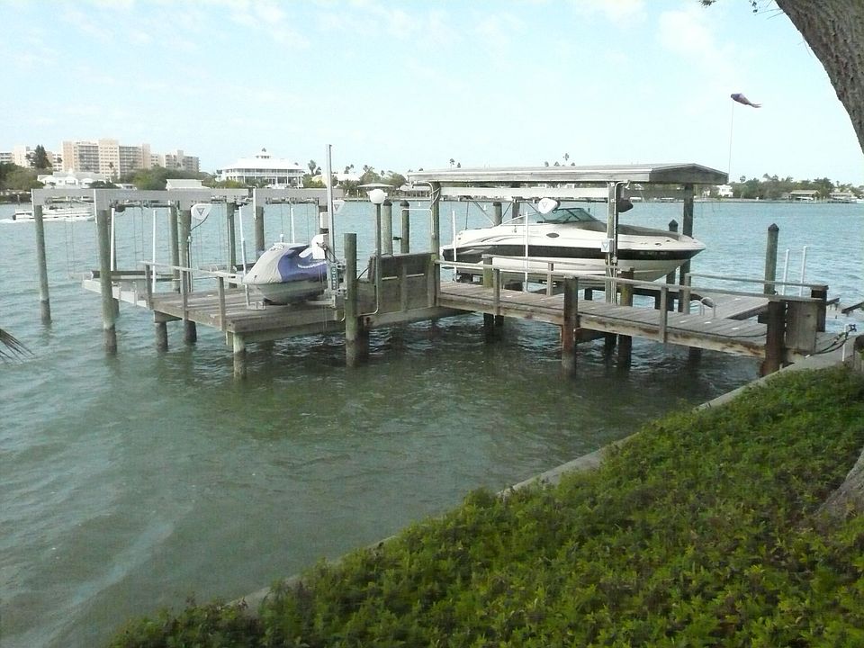 4 Boat Lifts