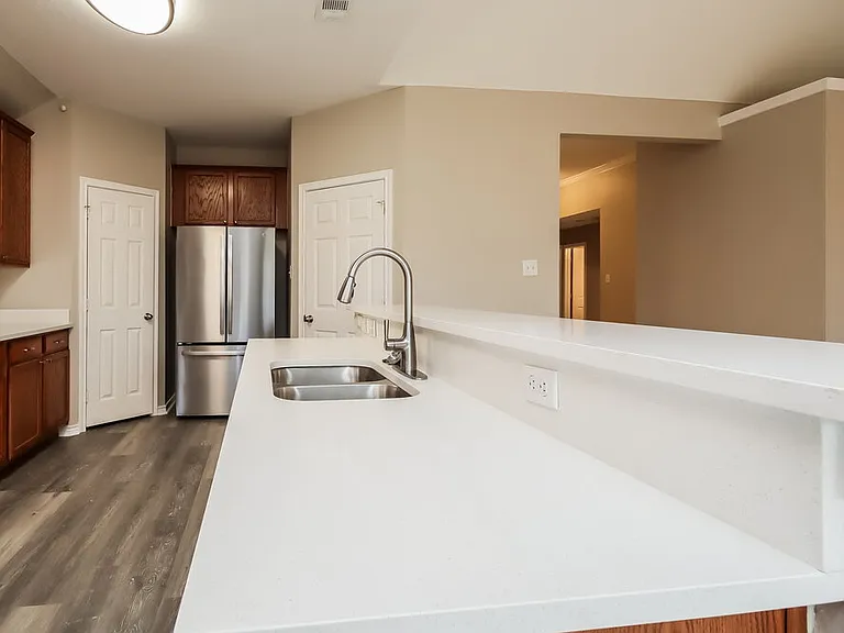1420 Castlegar Ln — Photo 8