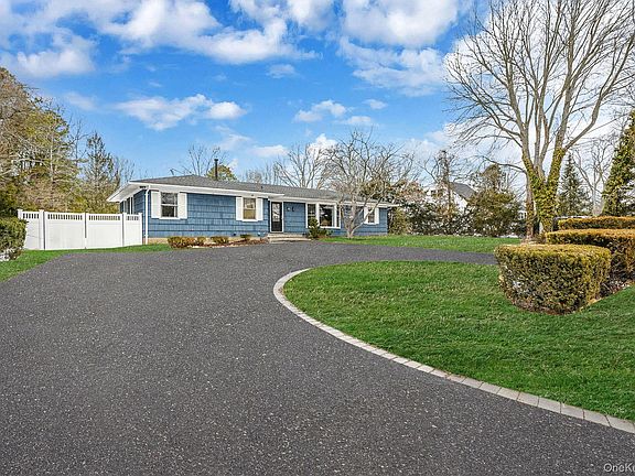 2nd image of 220 Oakdale Bohemia Road