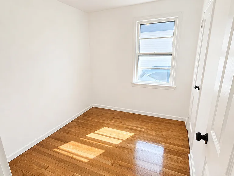 8 Albert Pl — Photo 5