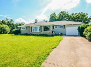 9809 N Kenney Rd, Warrensburg, IL 62573