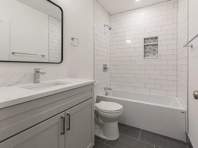 143 E Cottage St #1 — Photo 5