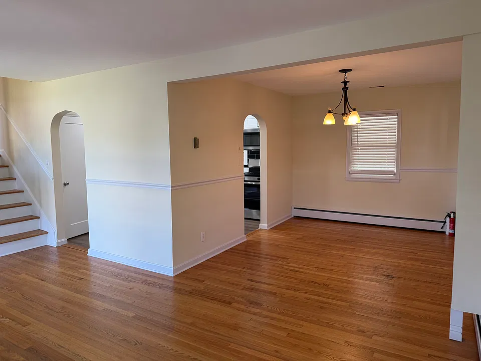 302 N Hammonds Ferry Rd