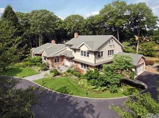 82 Wheatley Rd, Old Westbury, NY 11568