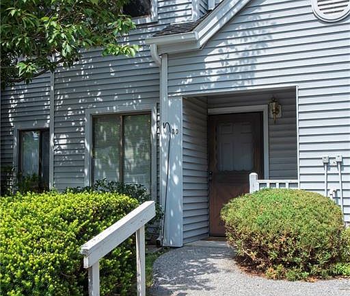 3rd image of 30 Sharon Lynn Blvd