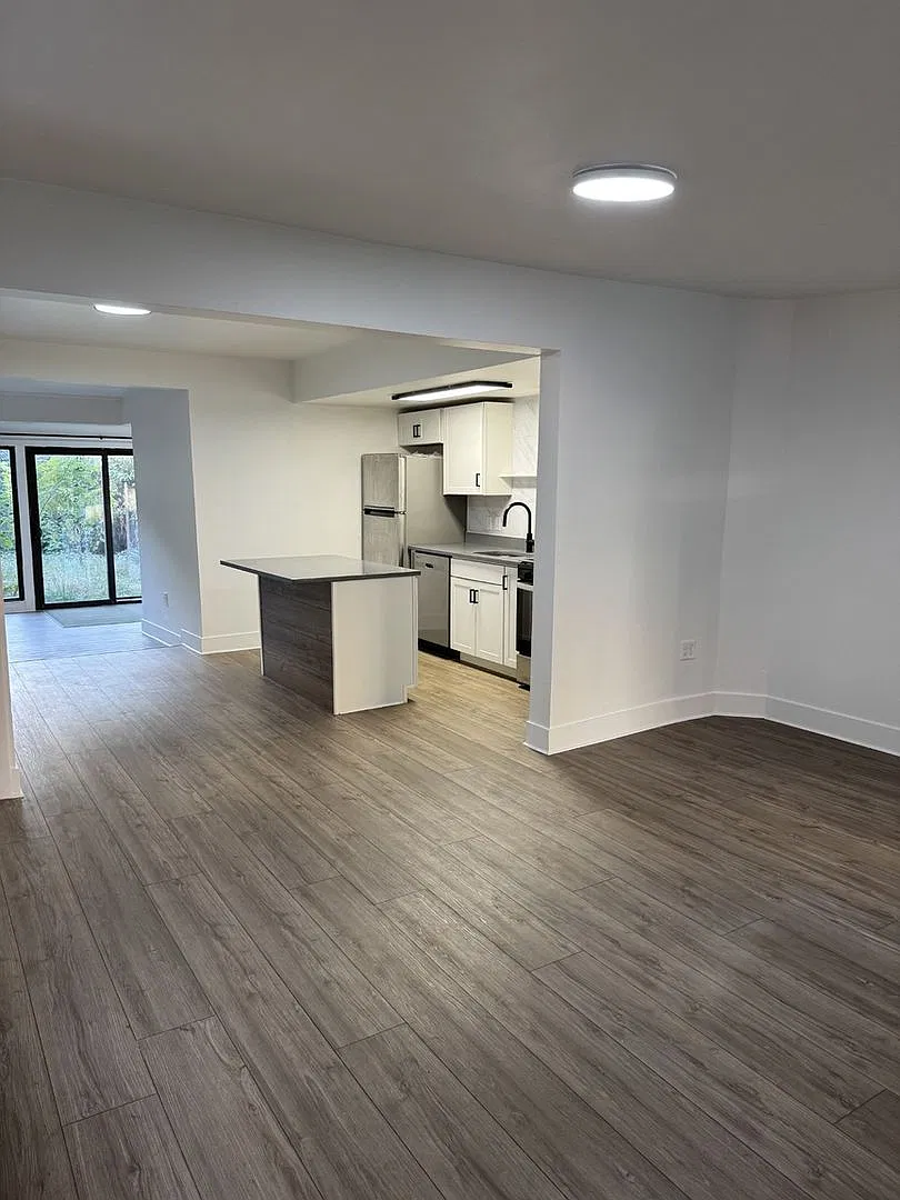 Charming 2BR Condo in Pittsburgh — Photo 3