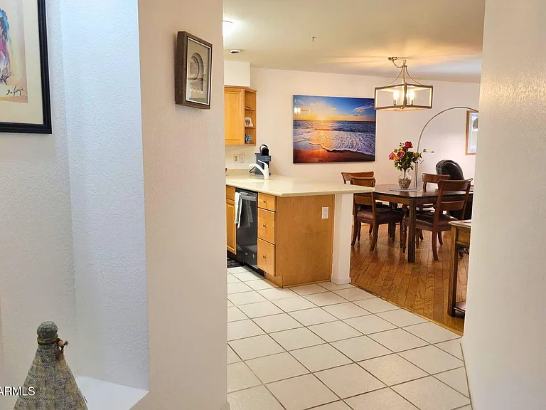 10080 E Mountain View Rd #127 — Photo 2