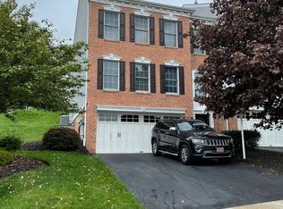 947 Montclair Dr, Coraopolis, PA 15108