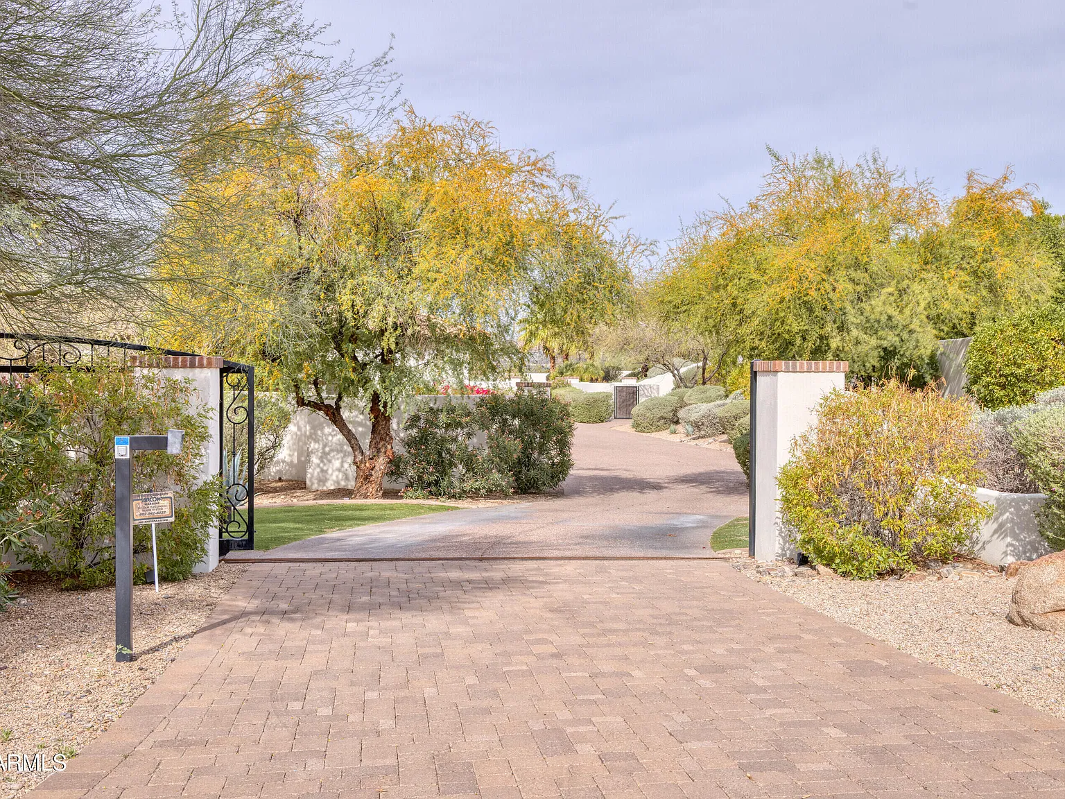 7 bed, 8.5 bath, 9739 sqft, $25,000 — Photo 2