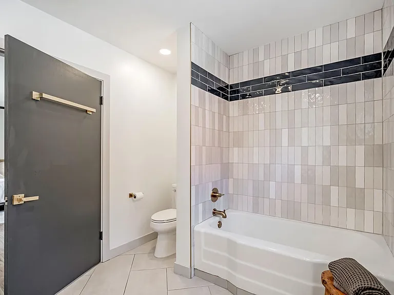 7018 N 13th St — Photo 30