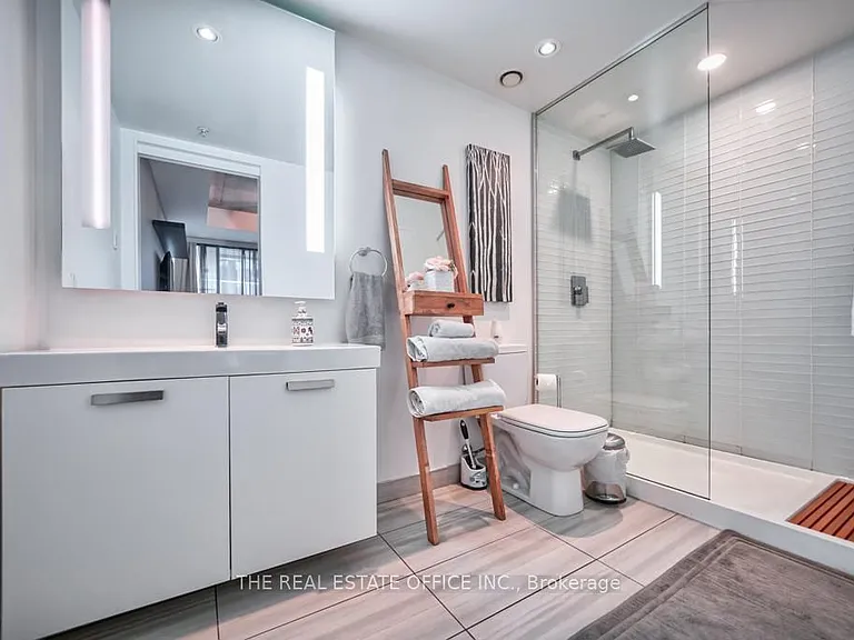 629 King St W #331 — Photo 28