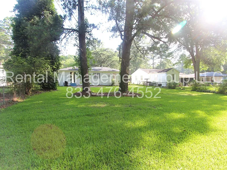 201 Rose Dr — Photo 17
