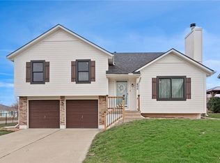 405 Whitestone Dr, Grain Valley, MO 64029