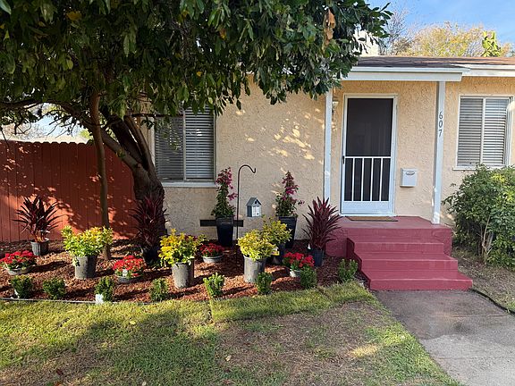4th image of 607 Rosemary Ln
