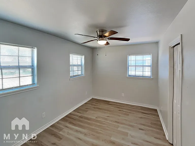 1721 Whiting Dr — Photo 10