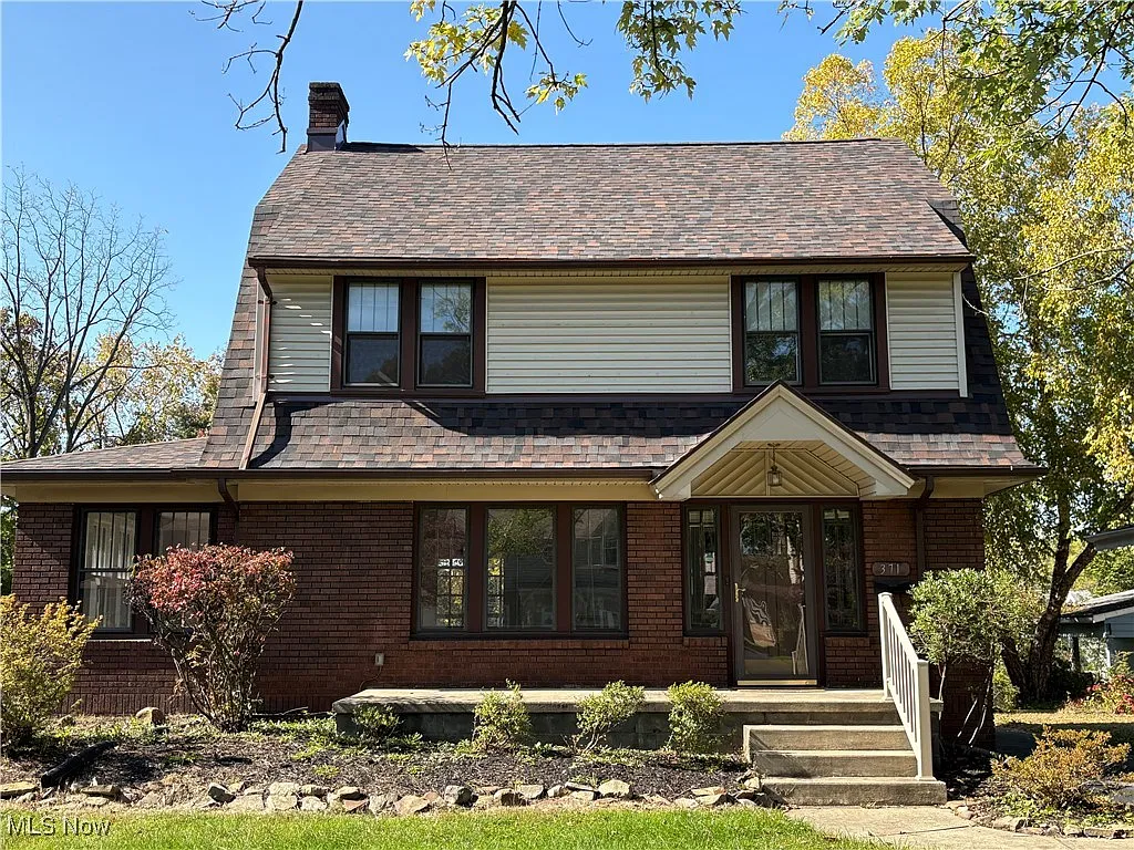 371 Fairmount Ave NE photo 1