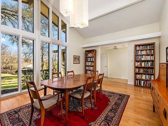 4th image of 8805 Mountain Ridge Dr