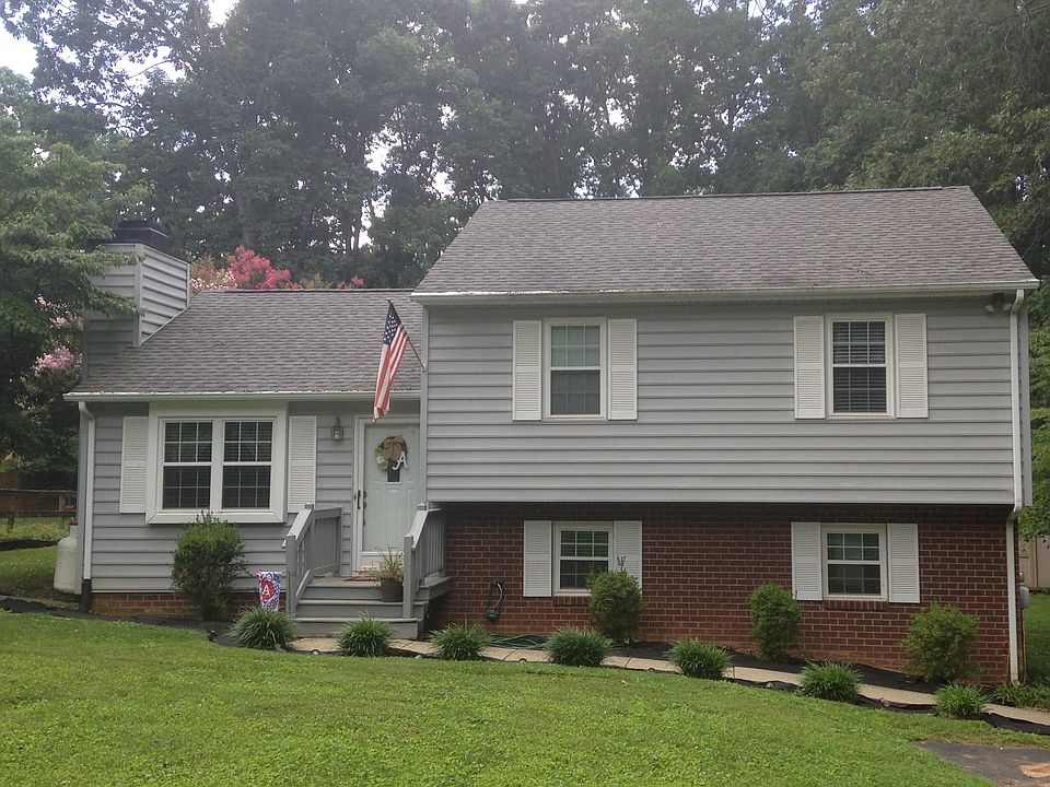 1st image of 210 Jefferson Woods Dr