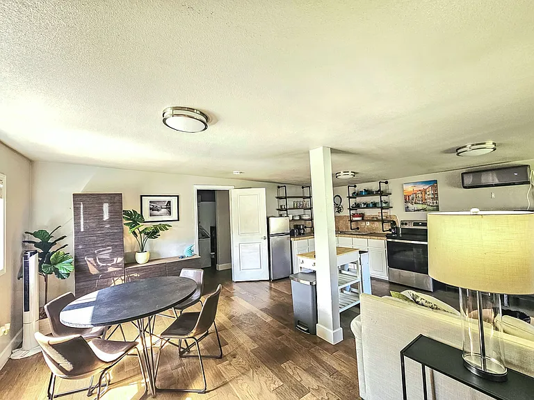 2227 Washington Ave — Photo 3