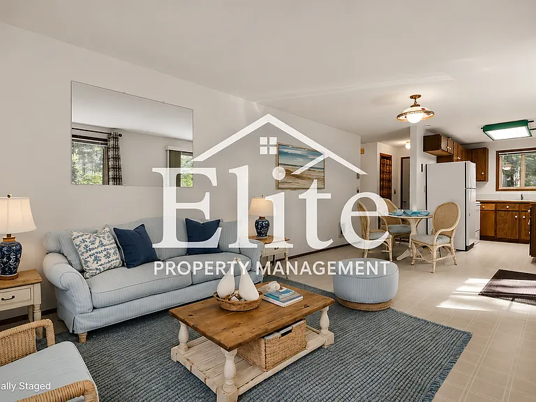 625 E Pointes Dr W — Photo 3
