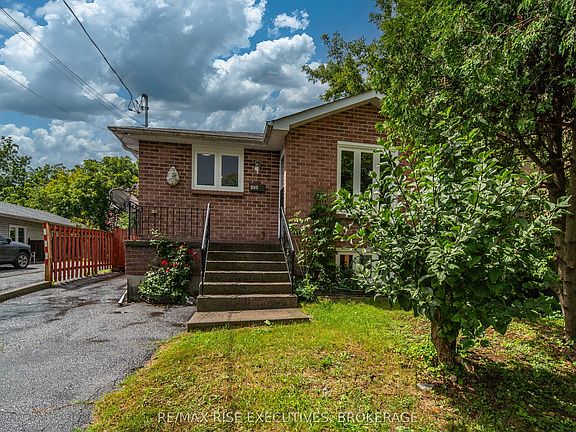 2nd image of 426 Montreal St