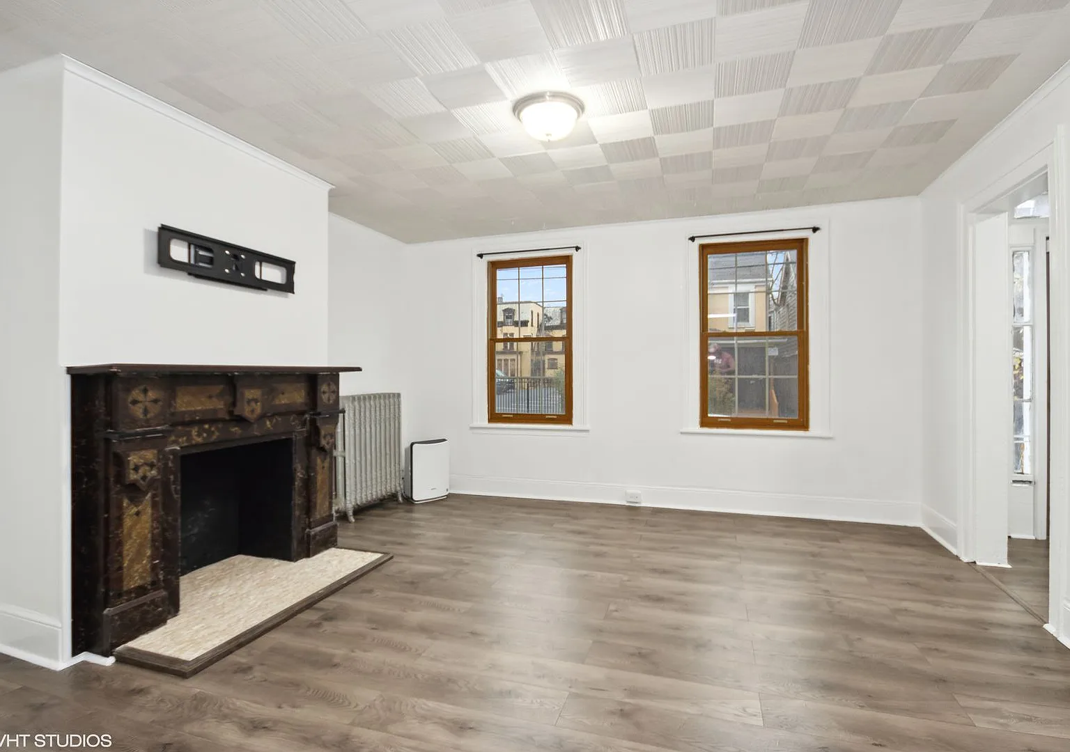 Stylishly Renovated 3 Bedroom 2 bathroom House — Photo 1