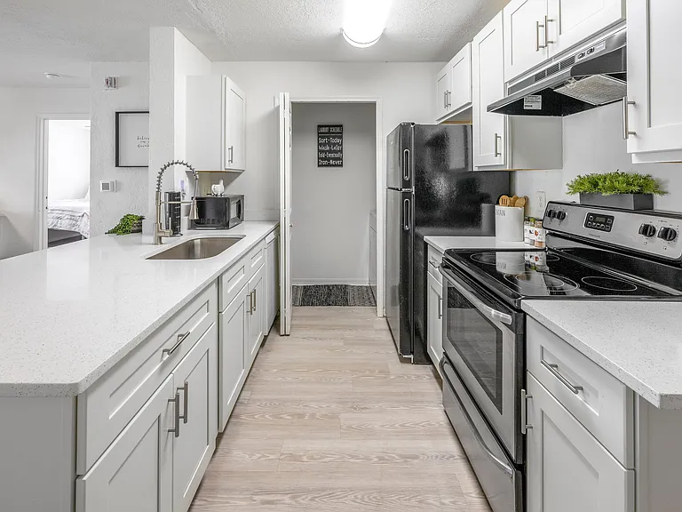 Forest View Apartments — Photo 6