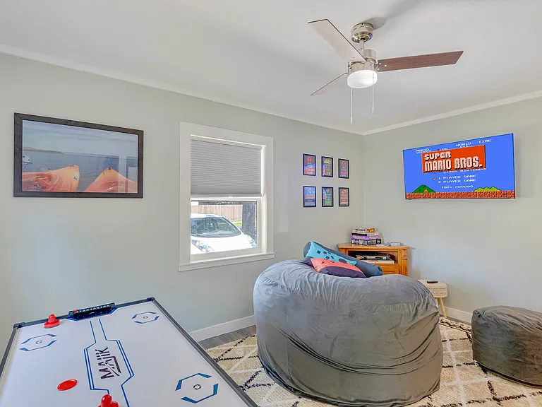 2079 N Betty Ln — Photo 15