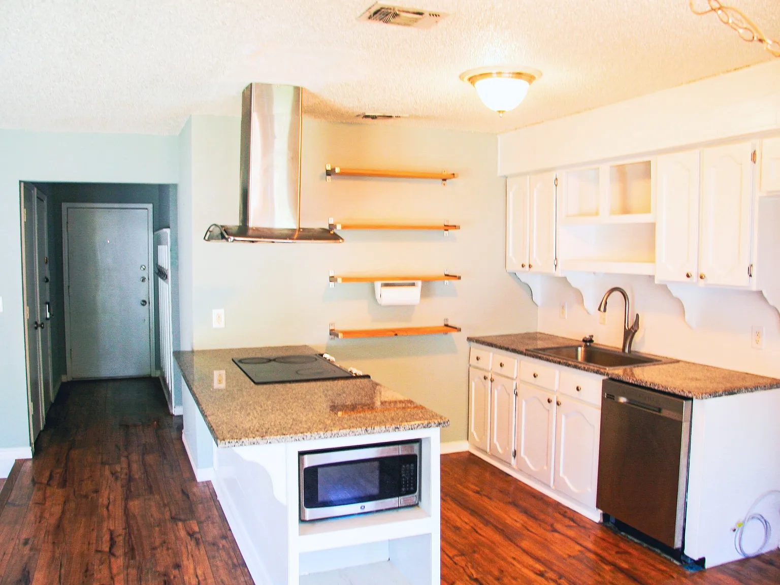 3 bed, 1359 sqft, $1,850 — Photo 4