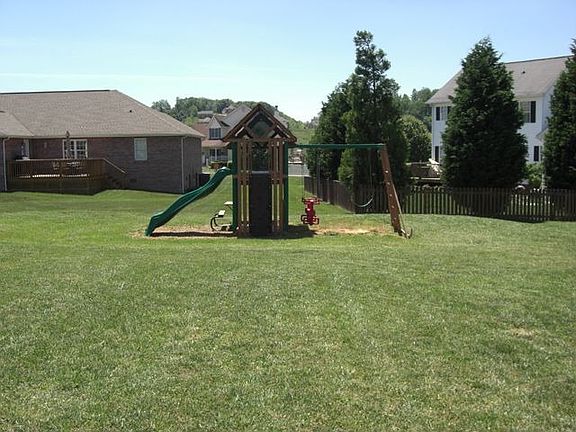 3rd image of 243 Wiltshire Dr