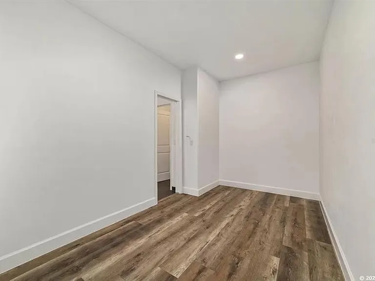 1394 SW 68th Ter — Photo 19